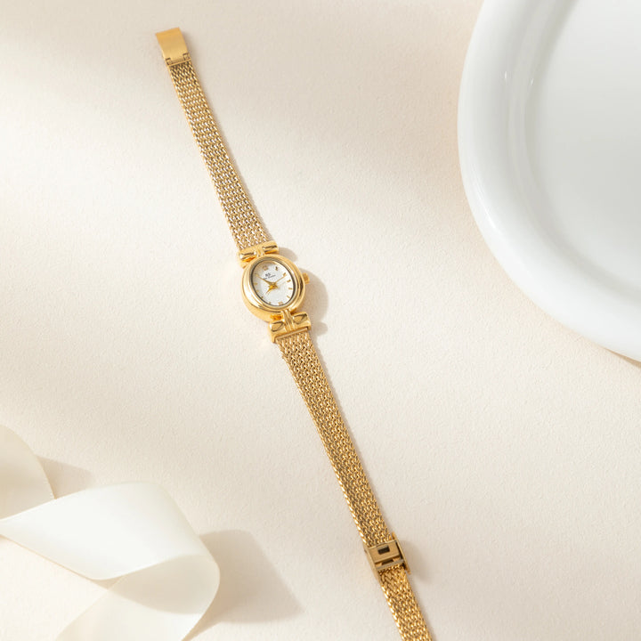 Isla - Oval Vintage Watch