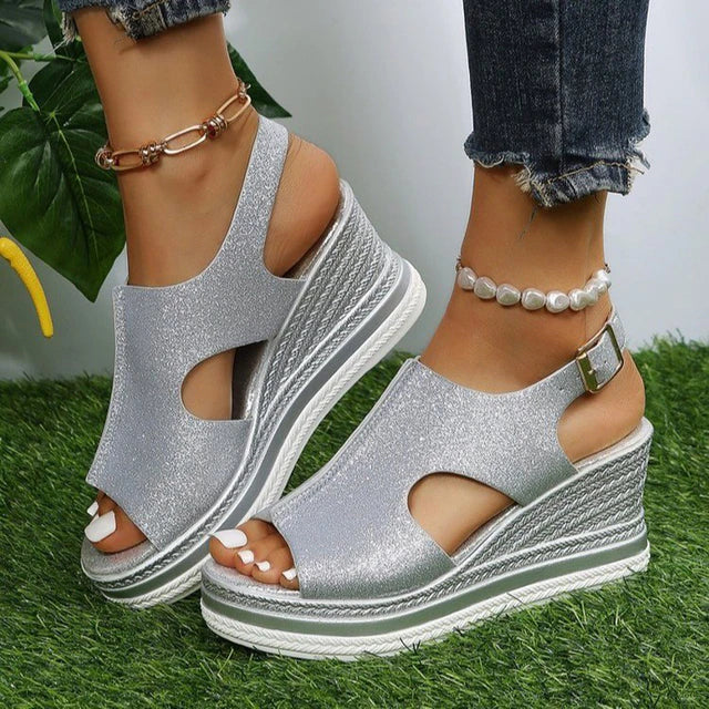 Alice Caroline | Relaxed wedge sandals