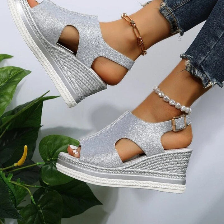 Alice Caroline | Relaxed wedge sandals