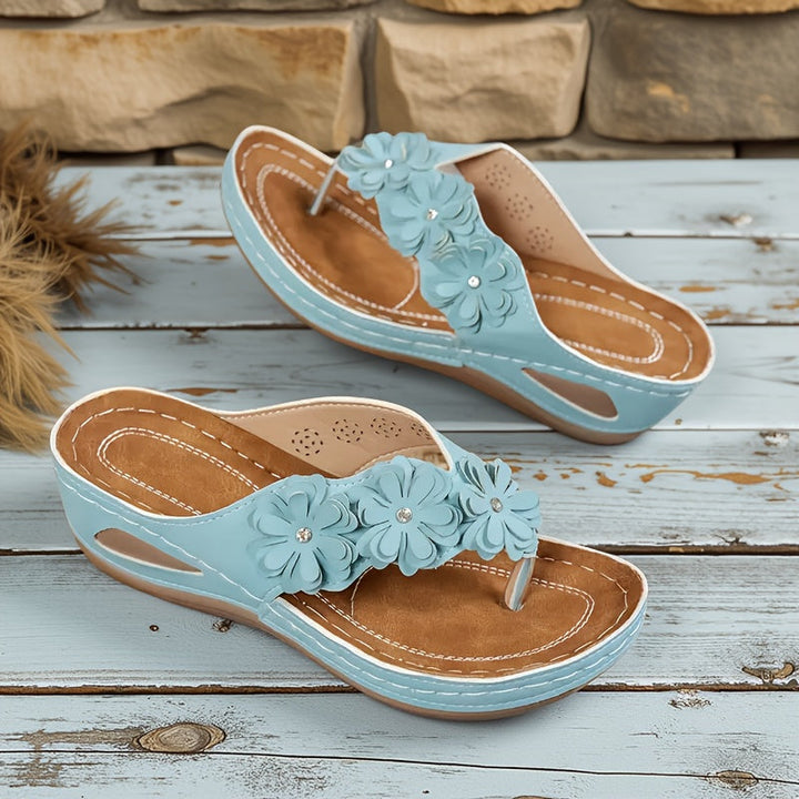 Joanna | Comfortable sandals with a floral motif