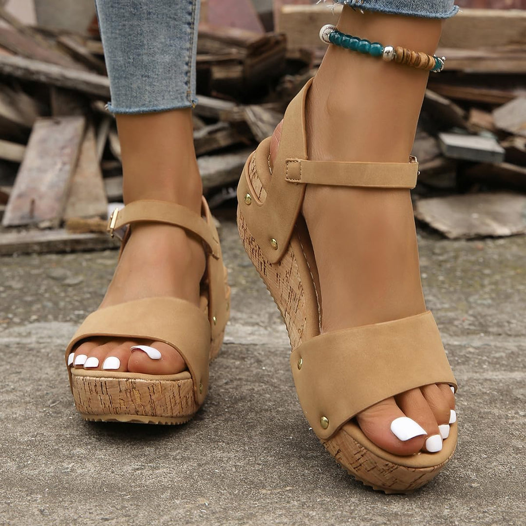 Eva Rieke | Elegant wedge sandals
