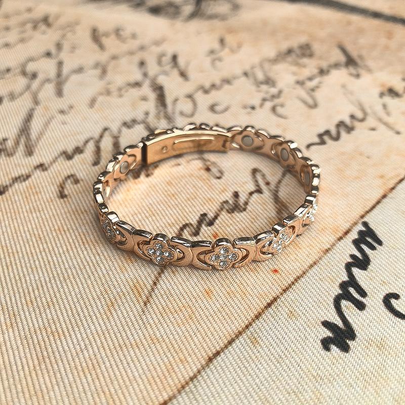 Yvette | Elegant Magnetic Copper Bangle