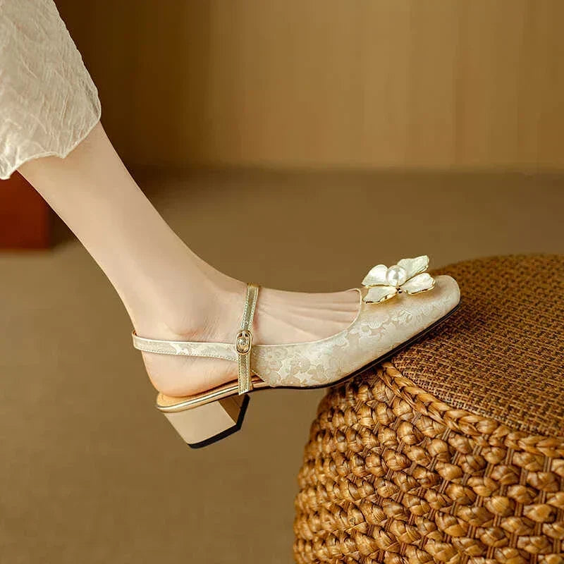 Lucy – Elegant women's shoes with floral detail
