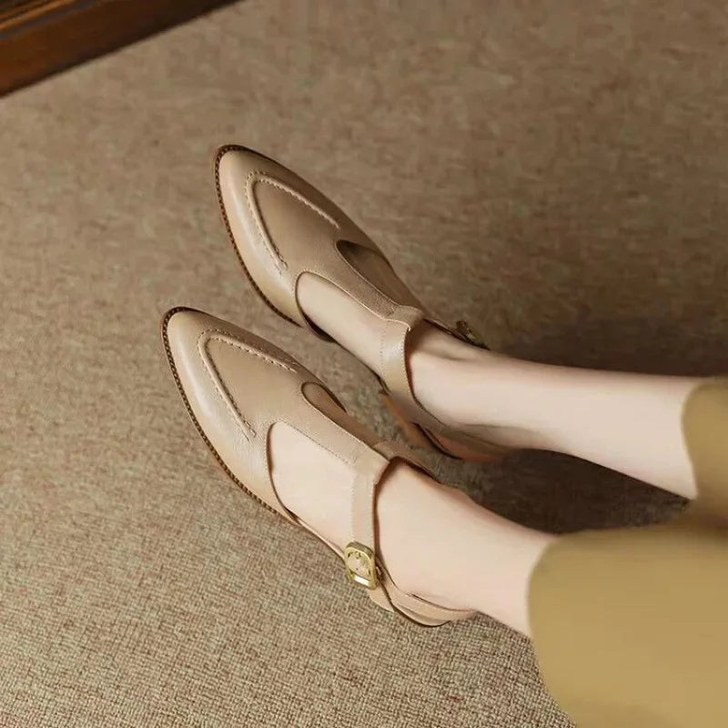 Ruby – shoes with buckles