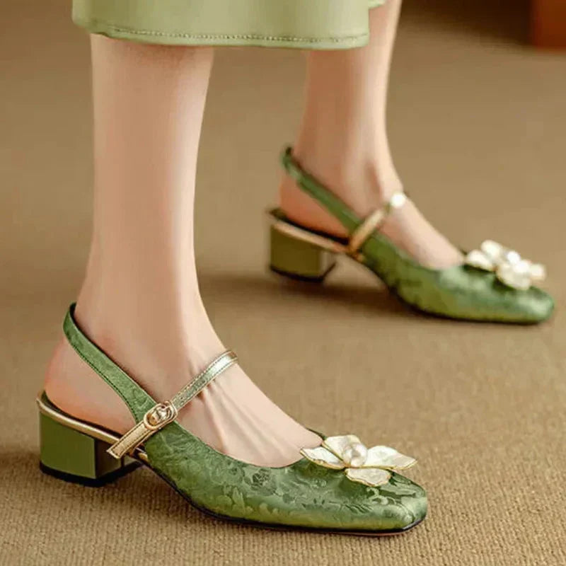 Lucy – Elegant women's shoes with floral detail