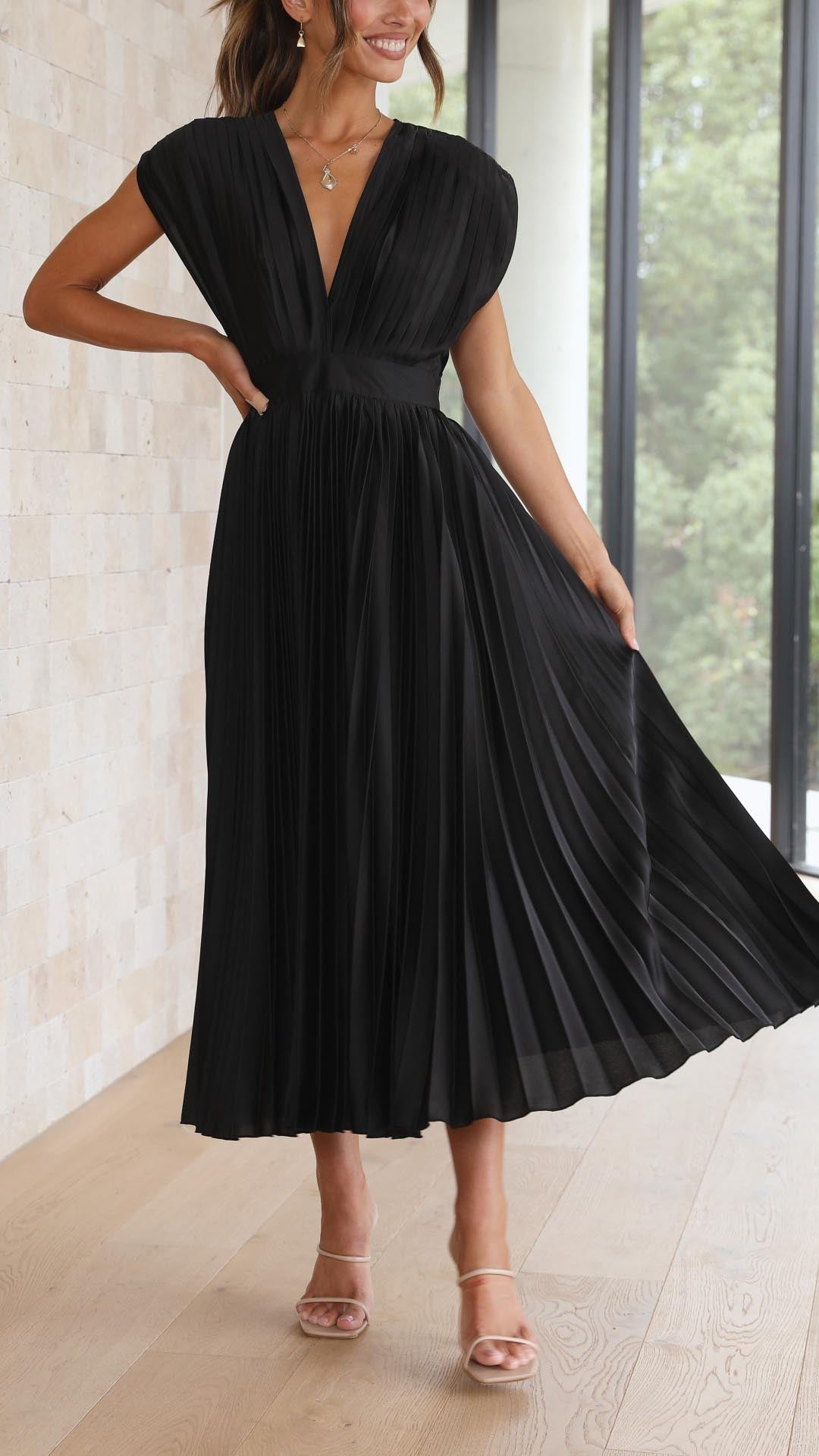 Sina | Elegant pleated dress