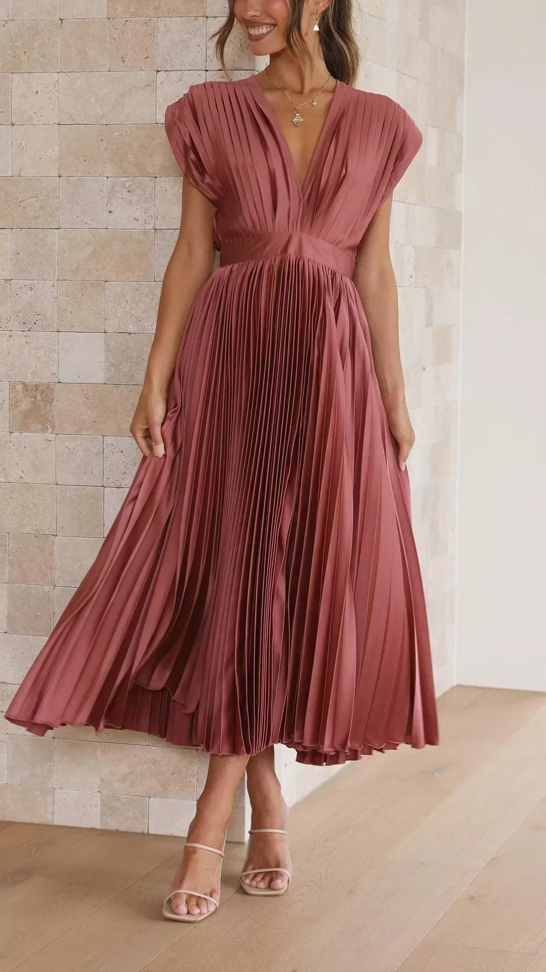 Sina | Elegant pleated dress
