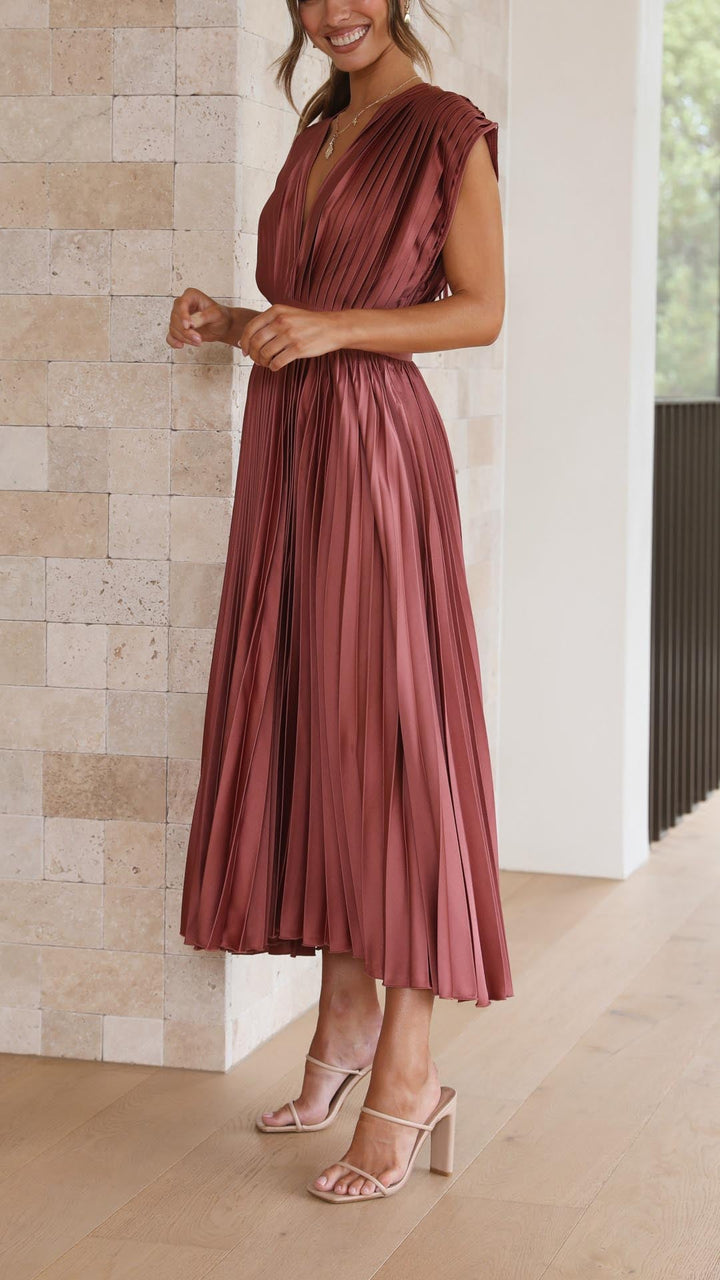 Sina | Elegant pleated dress