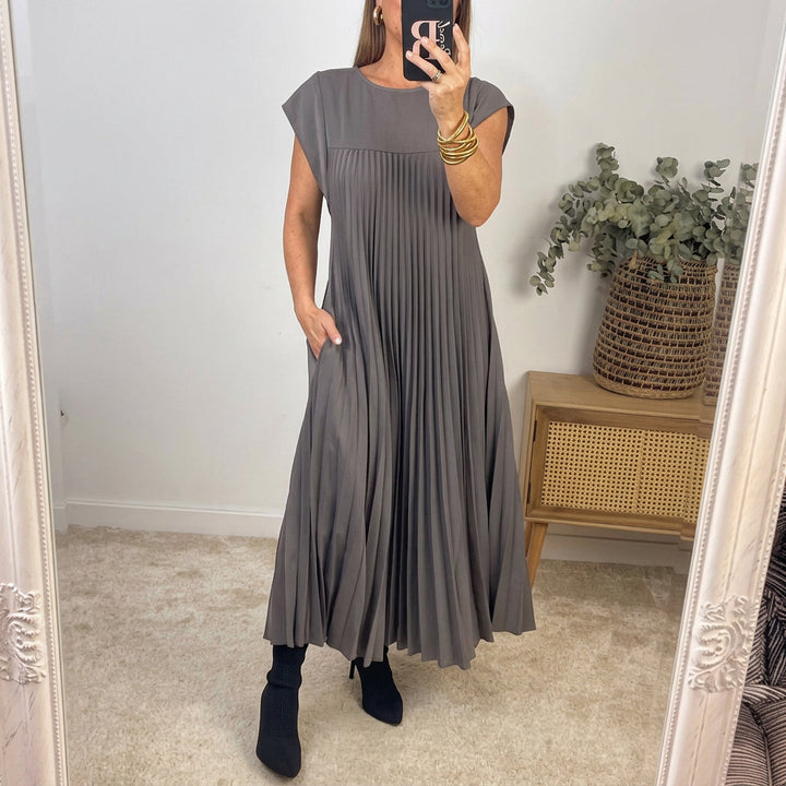 Ainsley - Timeless Comfort Dress