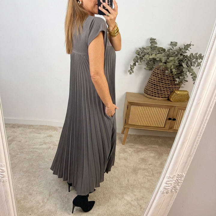 Ainsley - Timeless Comfort Dress