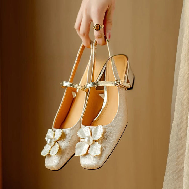 Lucy – Elegant women's shoes with floral detail