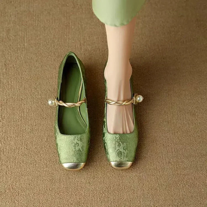 Ava – classic strappy shoes with an elegant look