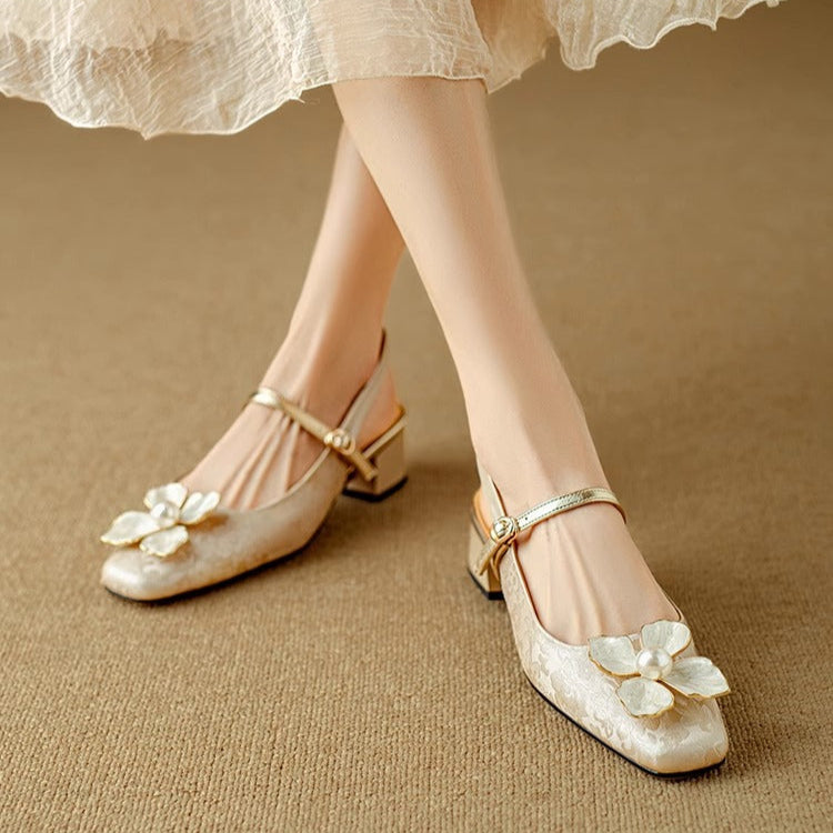 Lucy – Elegant women's shoes with floral detail
