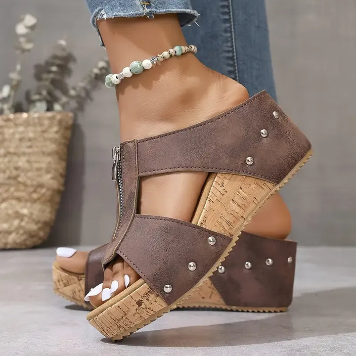 Alice Dorothea | Trendy wedge sandals