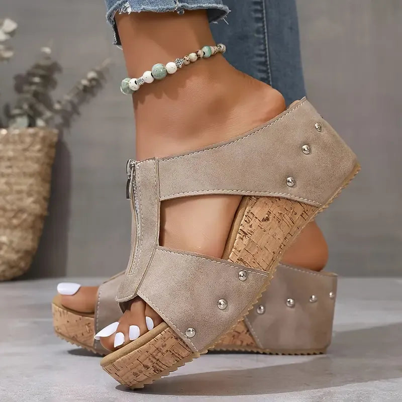 Alice Dorothea | Trendy wedge sandals