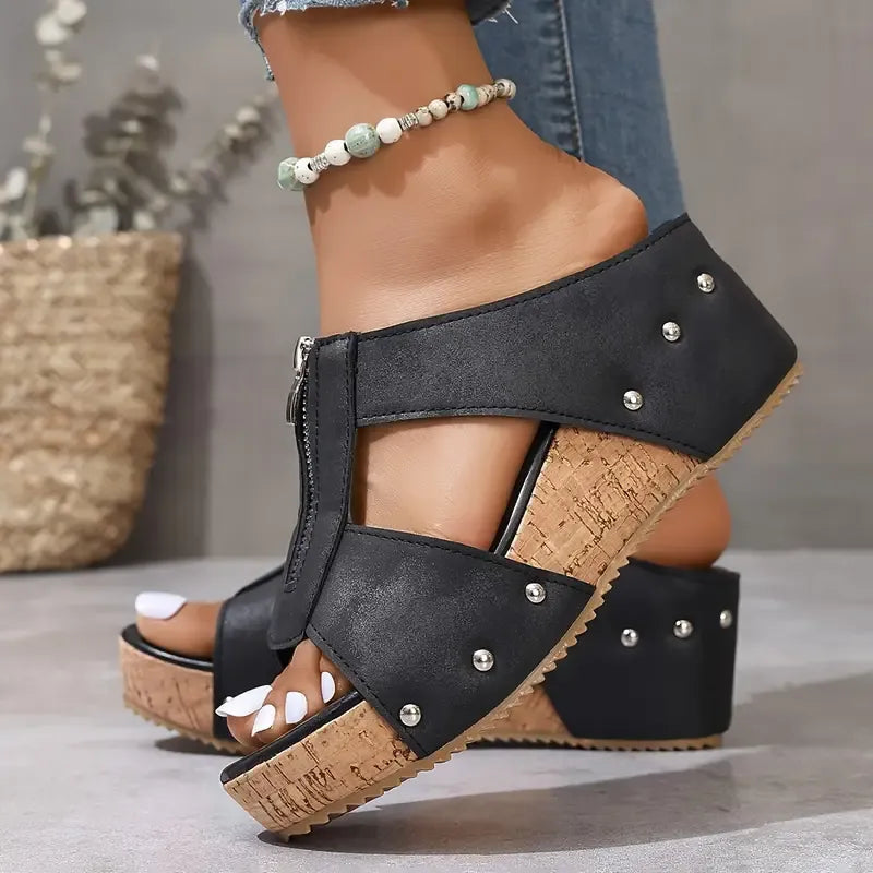Alice Dorothea | Trendy wedge sandals