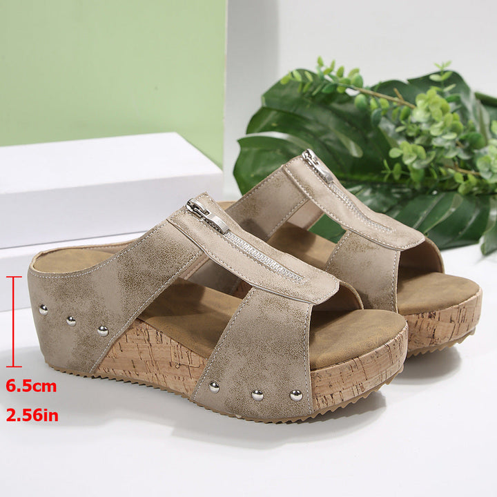 Alice Dorothea | Trendy wedge sandals